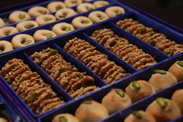 Semiramis Cookies (Assortment)450g مشكل نواشف (برازق وغريبة وعجوة)