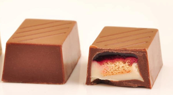 Alpalmyra Cheese cake Strawberry & Mulberry Slik chocolate 500g شوكولا سليق تشيز كيك فريز و توت