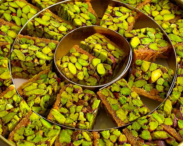 Semiramis Pistachio (Mabroomeh) Quarters 500g مبرومة بالفستق